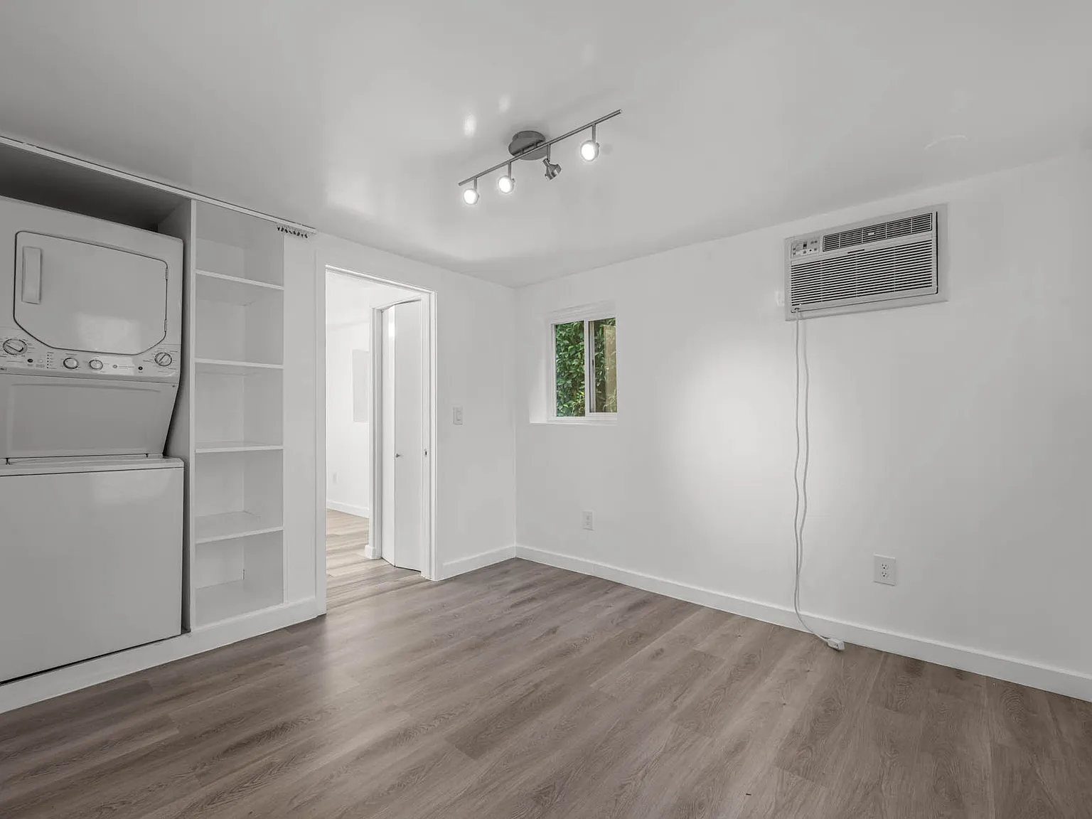 4018 Monroe St — Photo 4