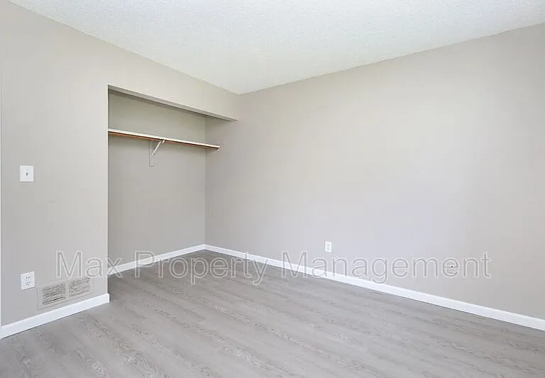 1522 E 16th St — Photo 11