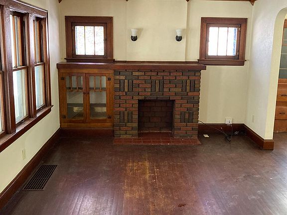 4th image of 627 Sanford Ave