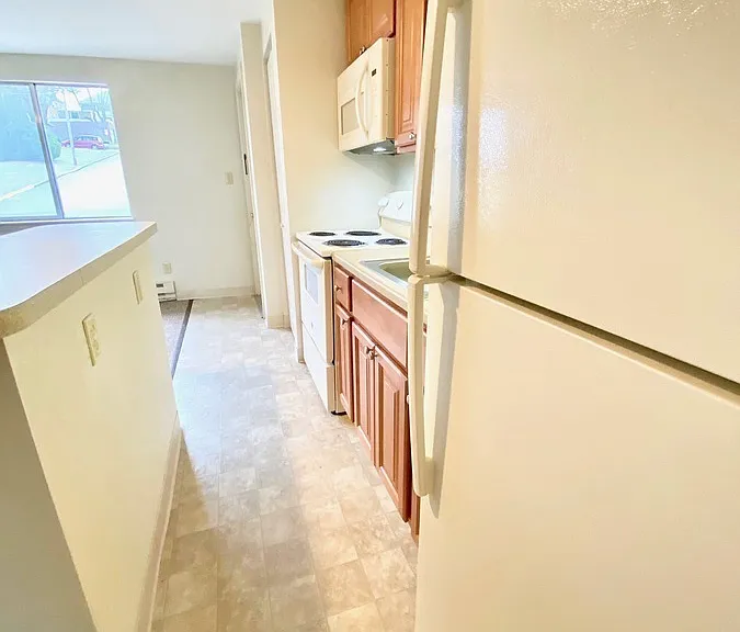 E Maple St — Photo 33