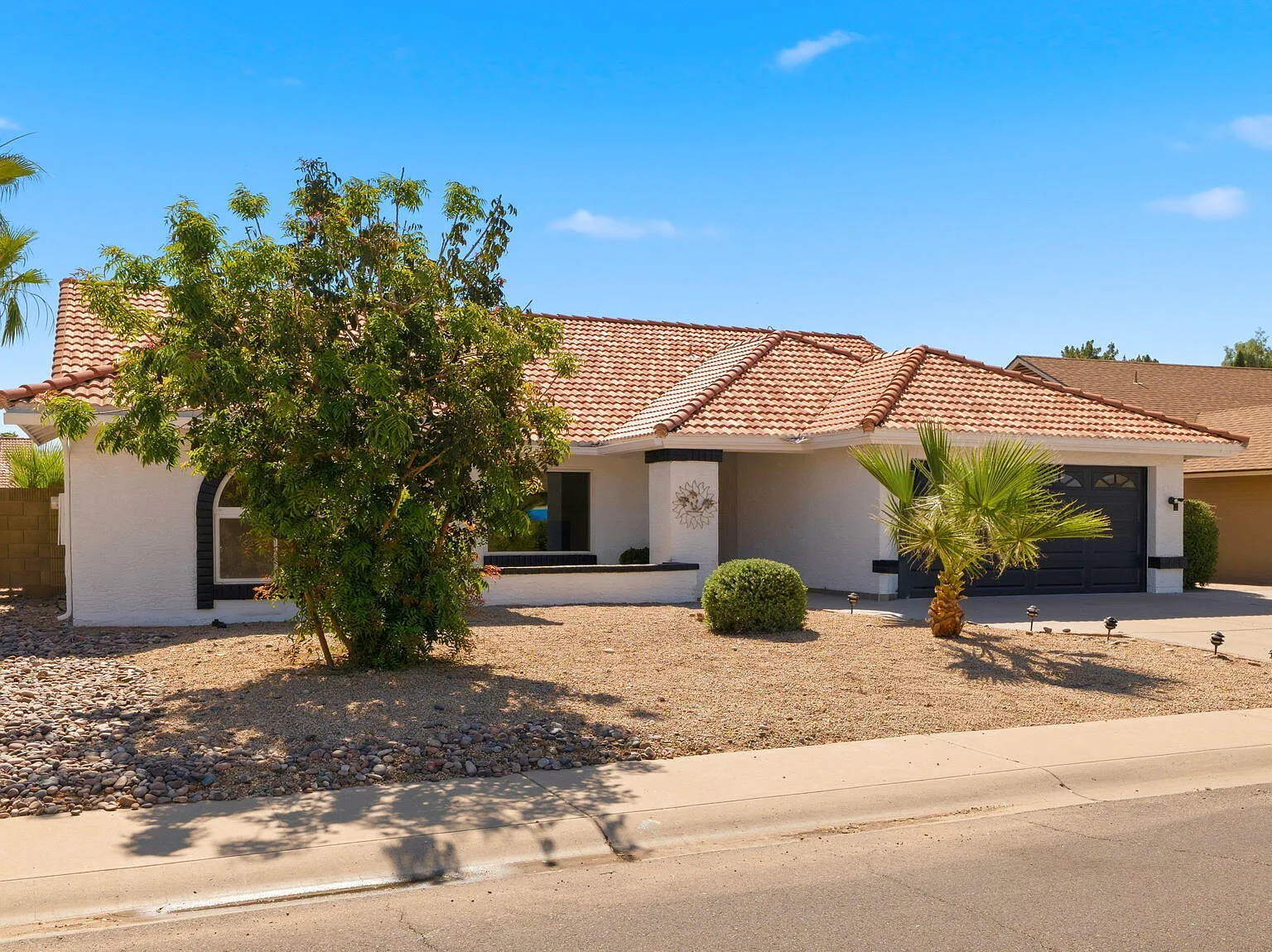 4 bed, 2.0 bath, 2162 sqft, $3,800 — Photo 4