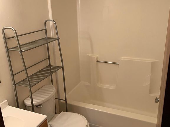4th image of 2915 S Greenwood Dr APT 3