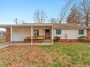 803 Hillcrest Cir, Nixa, MO 65714