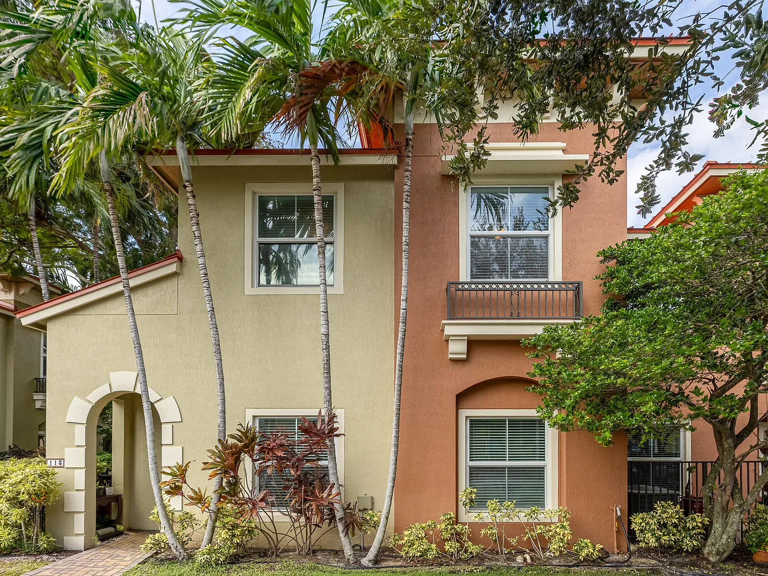 3 bed, 2.5 bath, 1402 sqft, $2,800 — Photo 2