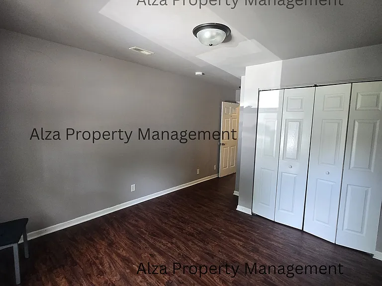 828 Poplar Ln — Photo 9