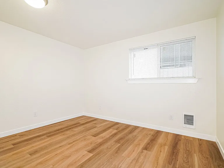 Fairway Apartments — Photo 9