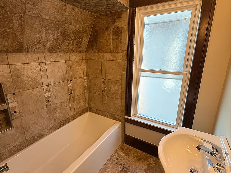 713 Clairmount Ave — Photo 10