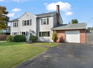 35 Shadbush Rd, Warwick, RI 02888