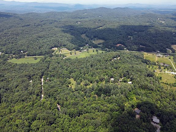 2nd image of 3 Scouts Overlook Ln