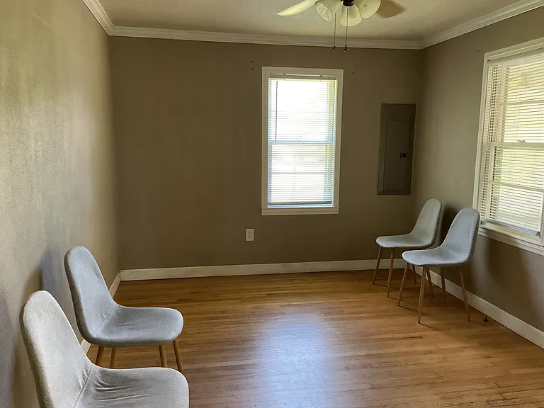 714 N McDonald St — Photo 13