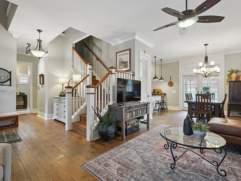 221 E Park Ave — Photo 11
