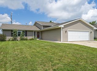 622 Cranbrook Ln, Mount Morris, IL 61054