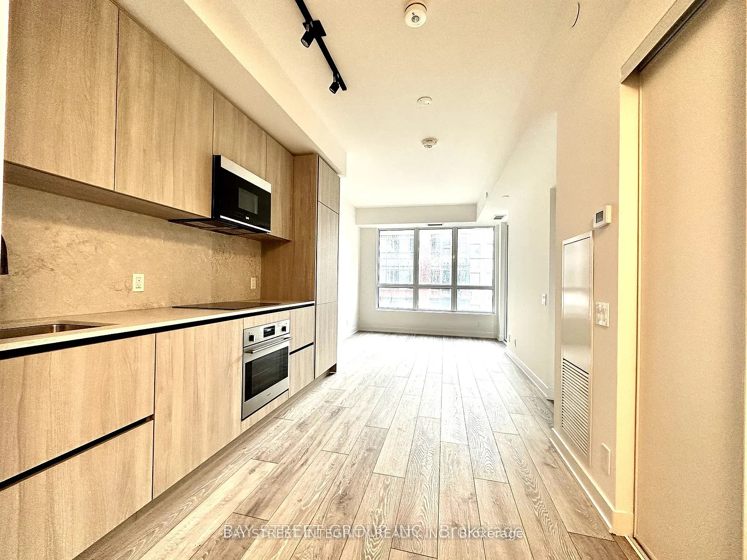 1 bed, $2,400 — Photo 2