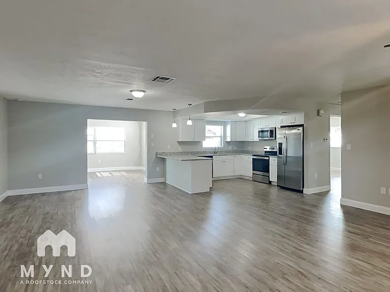 9116 Glen Moor Ln — Photo 3