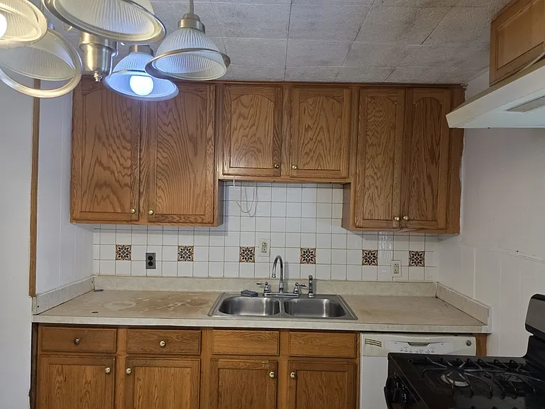 141 Leroy Ave #1 — Photo 4