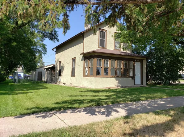 606 3rd Ave SE, Jamestown, ND 58401