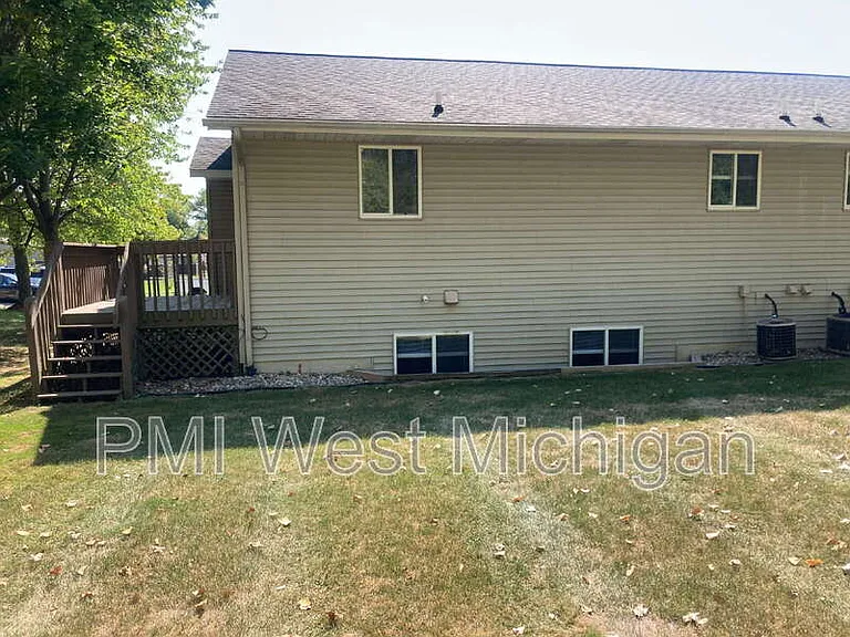 2673 Woodmeadow Dr SE — Photo 16