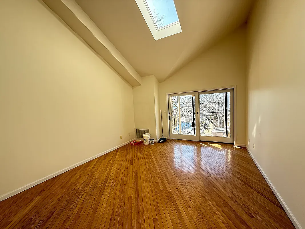2 bed, 863 sqft, $2,995 — Photo 1
