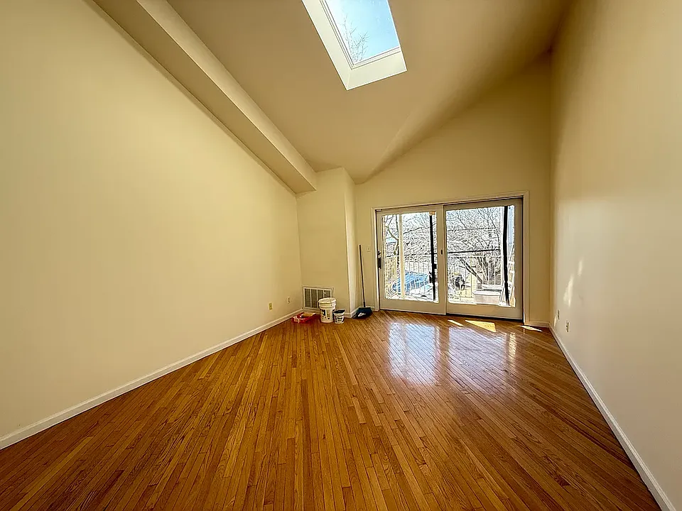 200 Davis Ave #13C