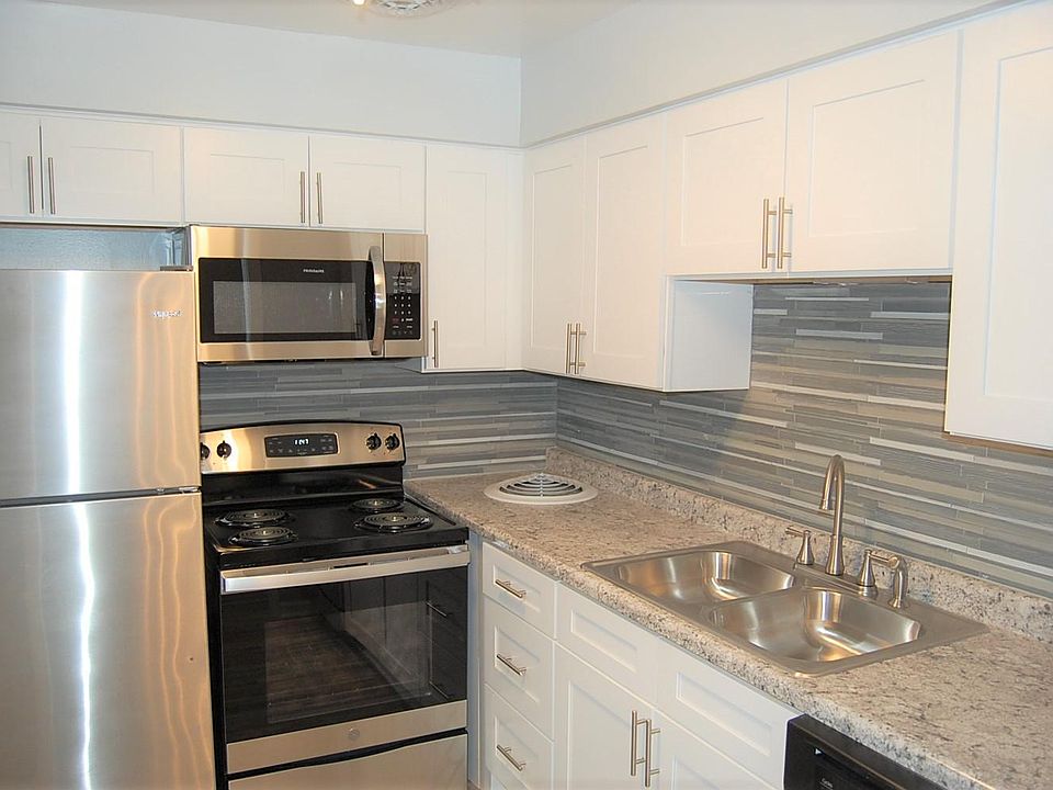 1st image of 228 Des Plaines Ave APT 205