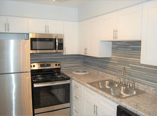 228 Des Plaines Ave APT 205, Forest Park, IL 60130