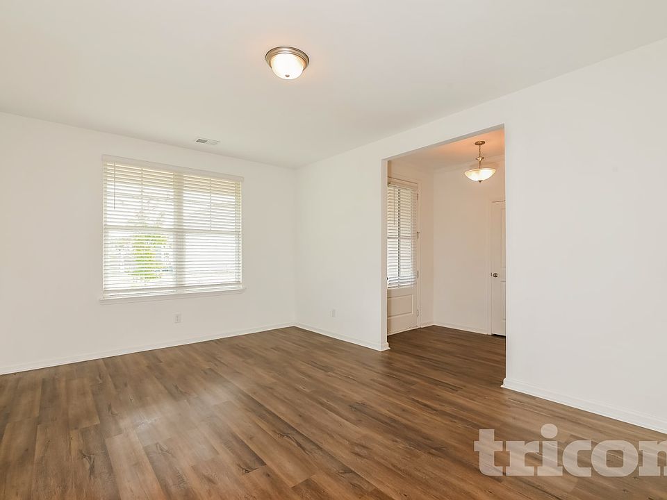 1st image of 150 Everett Sq