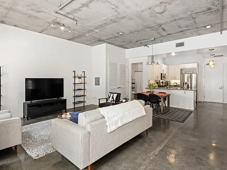 527 10th Ave #211 — Photo 11