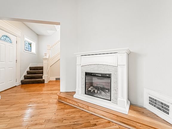 4th image of 1453 W 101st St