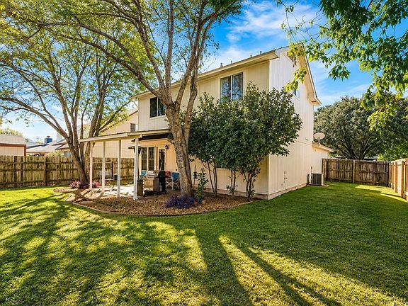4th image of 321 Zebra Dr