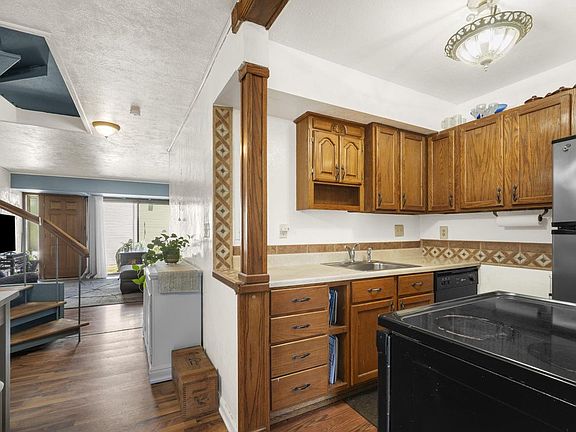3rd image of 3333 5th AVENUE #5D