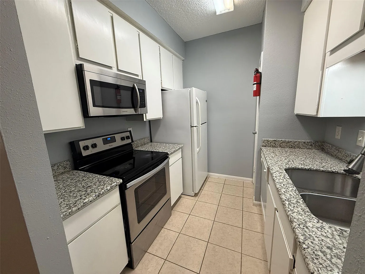 1 bed, 1.0 bath, 784 sqft, $975 — Photo 3