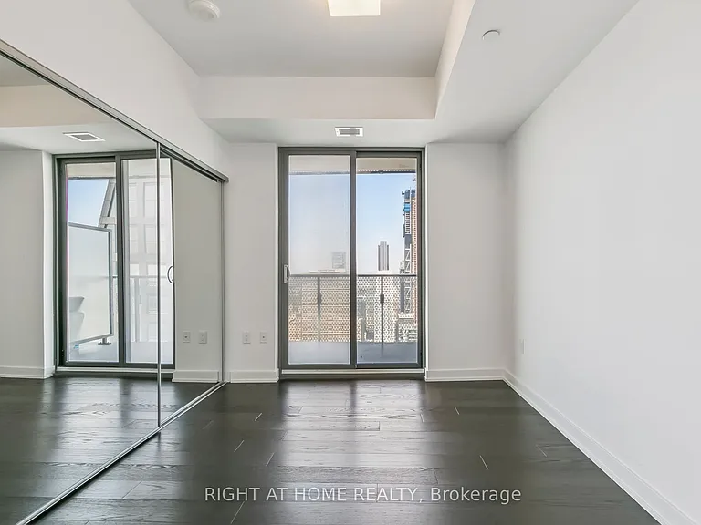 11 Wellesley St W #5408 — Photo 23
