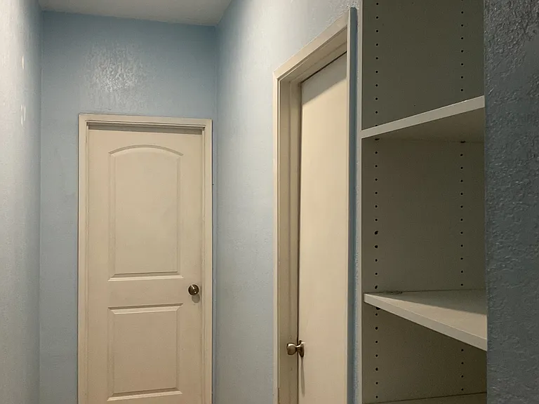 906 S 9th St — Photo 9