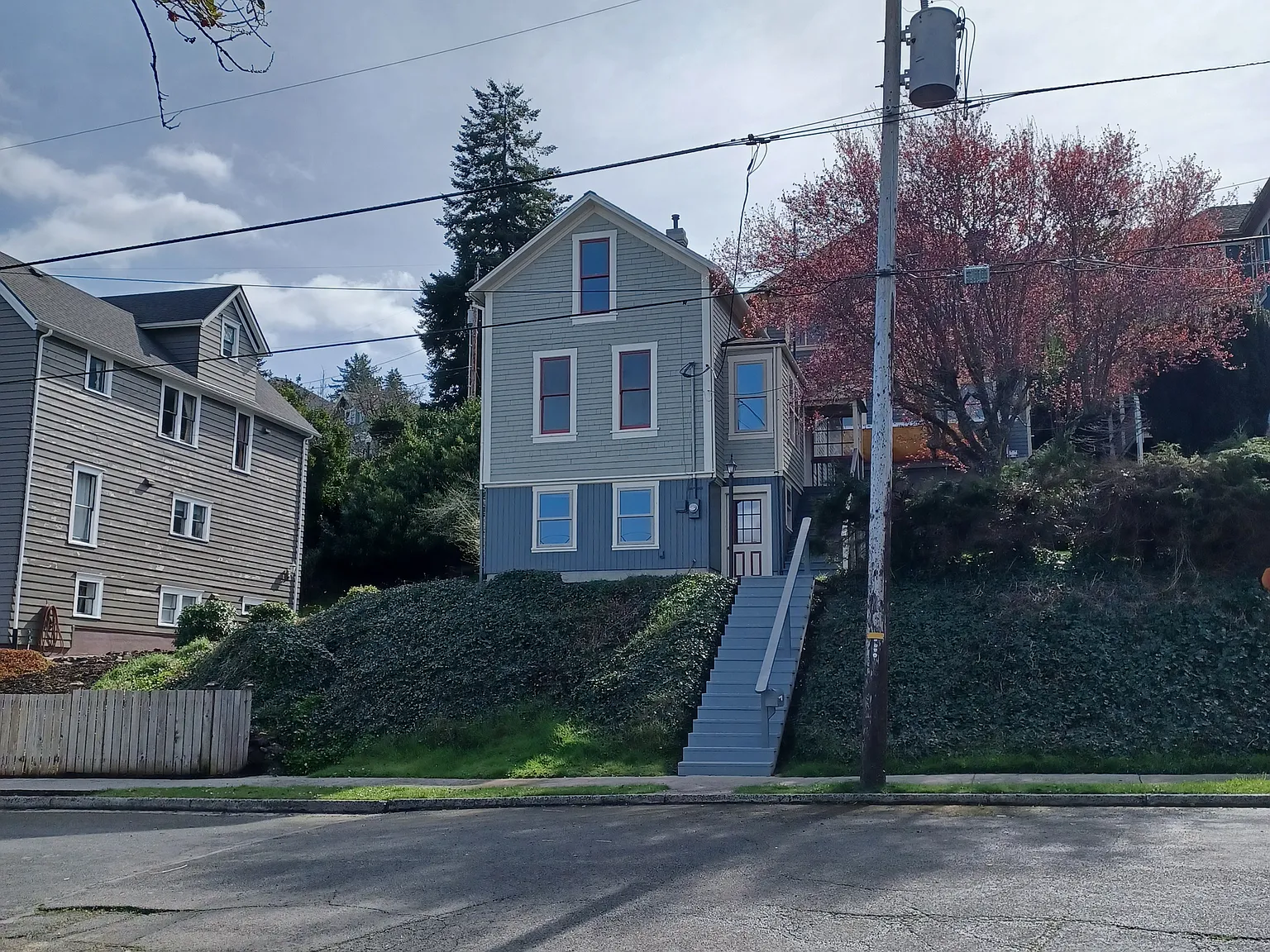 2 bed, 1.5 bath, 890 sqft, $1,900 — Photo 1