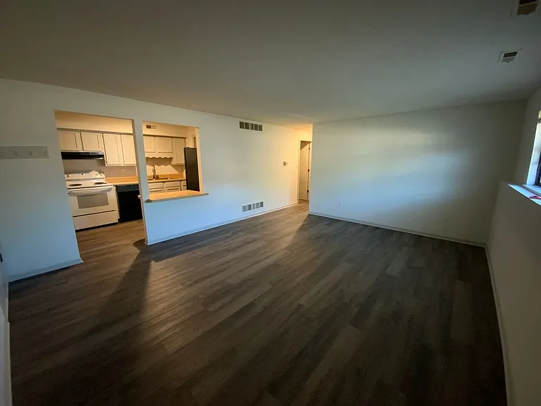 507 Columbia Dr #L — Photo 1