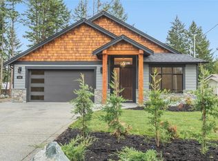 858 Wembley Rd, Parksville, BC V9P 2W9