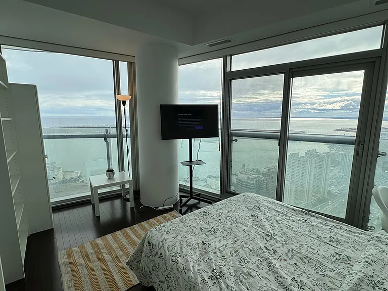 12 York St #1404A — Photo 2