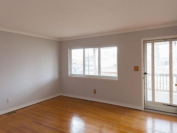 2nd image of 1148 Laurel Ave