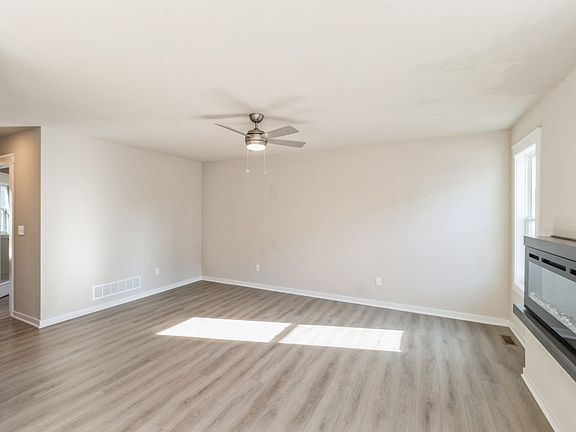 3rd image of 1912 Dogwood Ln