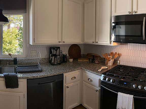 5th image of 921 Foxboro Dr