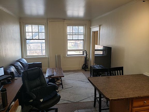 4th image of 115 N 8th Ave E APT 4
