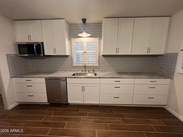 801 W Earll Dr — Photo 14