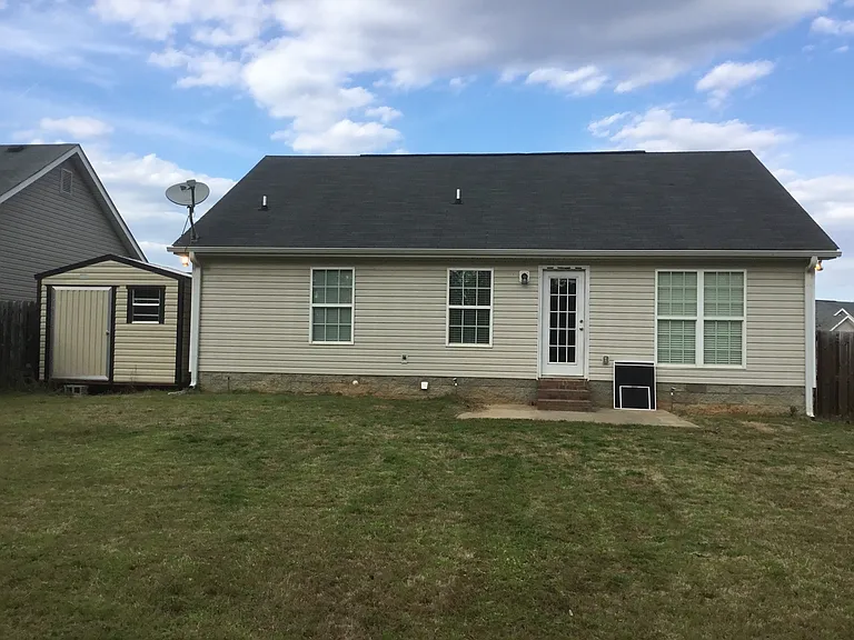 712 Keyes Dr — Photo 3