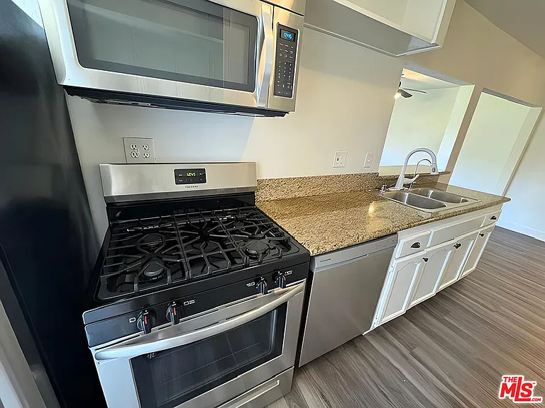 4360 1/2 Willow Brook Ave — Photo 8