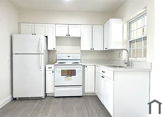 1st image of 1004 SW 24th Ave Unit 1
