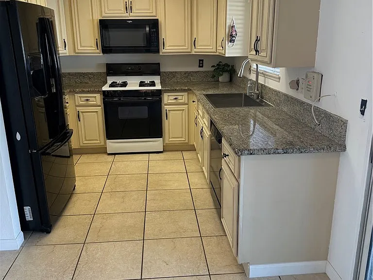 2211 S Walker Ave — Photo 18