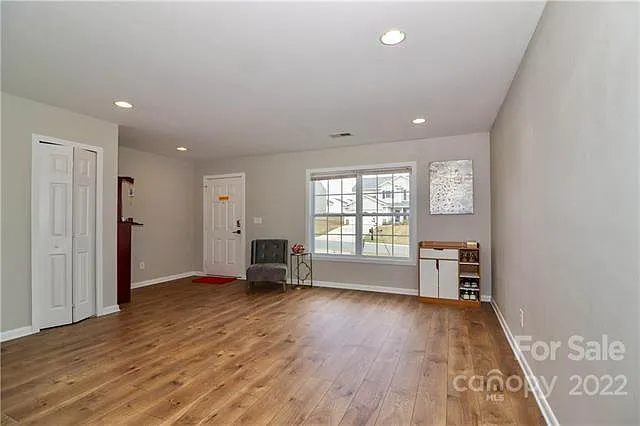 front room can work as office, formal living/dining, playroom etc