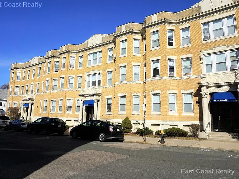224- 236 Kelton St — Photo 8
