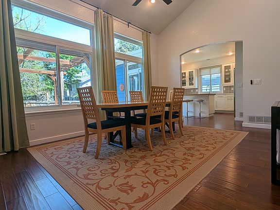 Dining room in main floor with vaulted ceelings