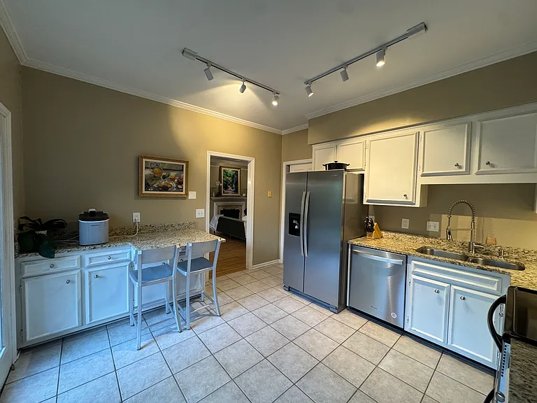 102 Nichols Ct — Photo 8